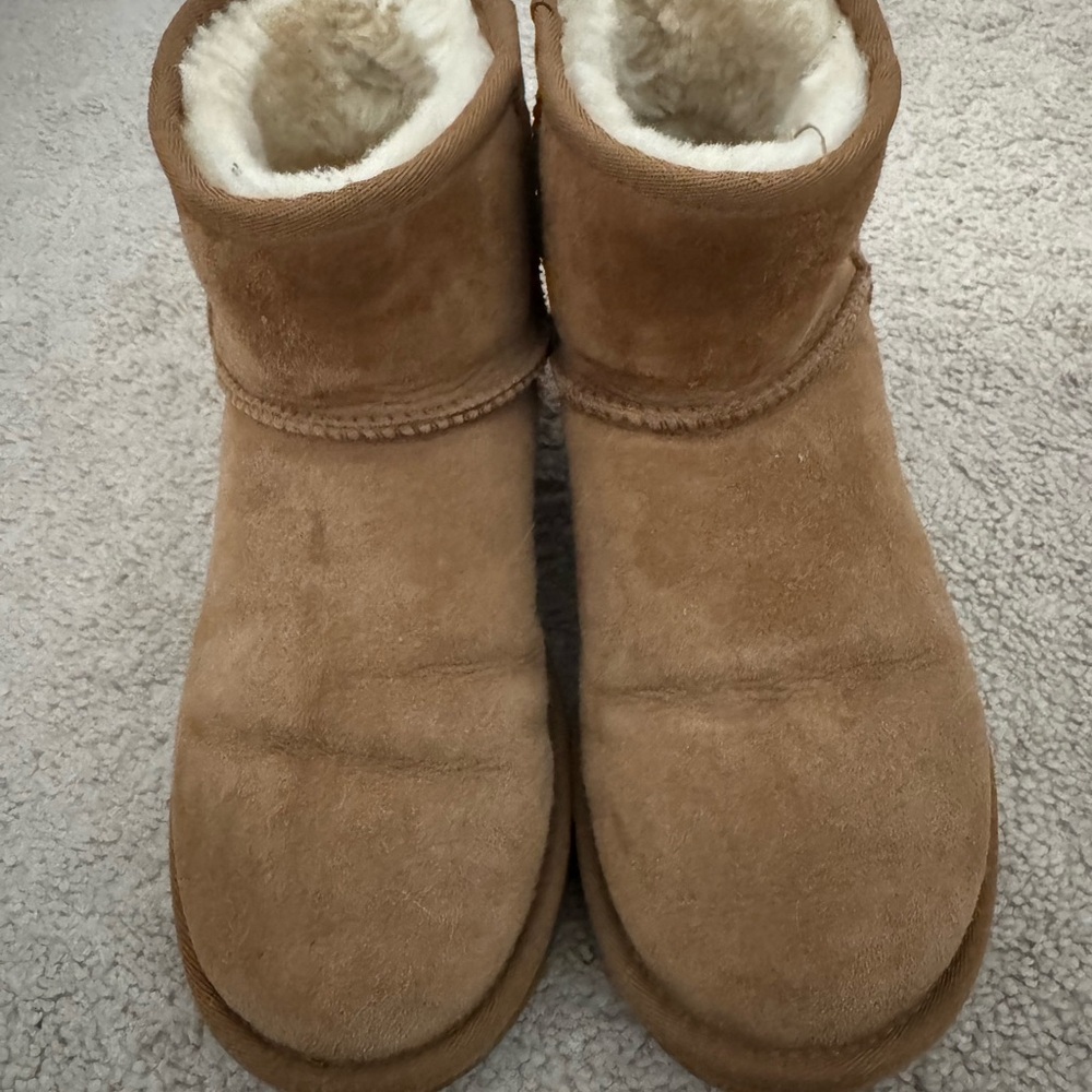 Size 8 Chestnut Ugg Minis